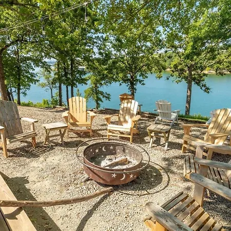 Artilla Cove Cabin 7- Lake Views- Pool & Hot Tub